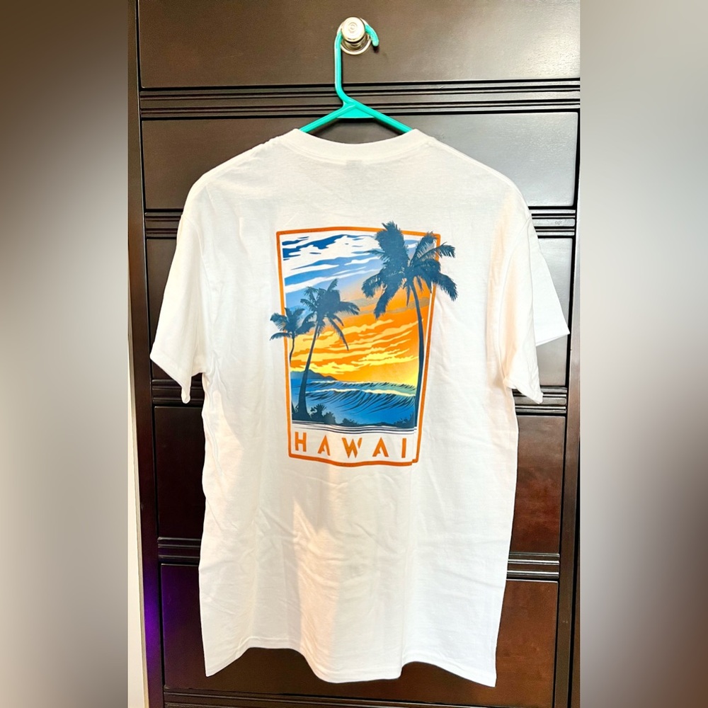 Hawaii Tshirt.  NWT.  Size Medium. Bought in Hawaii. Never worn. - Picture 4 of 4